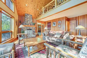 Waterfront Lake George Lodge w/ Boat Dock & Deck! - Interiör