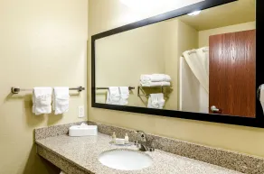 Cobblestone Inn & Suites-Kersey - Bagno