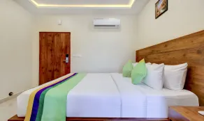 Treebo The Meridian, 10 Mins To Mahatma Gandhi Park - Room