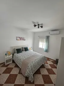 Charming 3-Bedroom Apartment in Scenic Malaga - Værelse