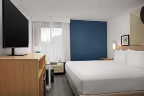 Spark by Hilton Atlanta Cumberland Ballpark - Room