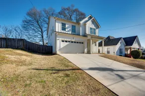 6 Mi to Downtown Atlanta: Spacious Home w/ Yard - Innvendig