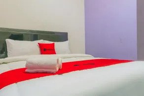 RedDoorz Plus @ Tuparev Cirebon 2 - Room