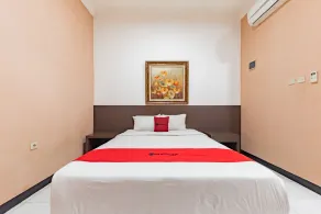 RedDoorz near Kejaksan Station Cirebon - Zimmer