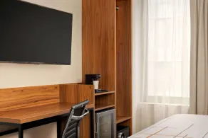La Quinta by Wyndham Time Square South - Room