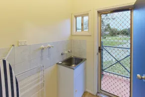 Rose Gardens Holiday Park - Bathroom