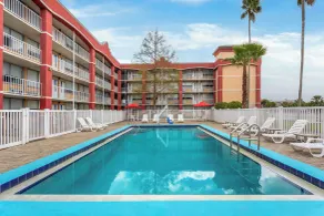 Baymont by Wyndham Orlando North Millenia - Pool