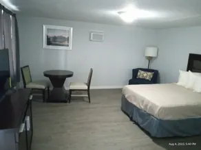 Homes-N-Courts  - Habitación