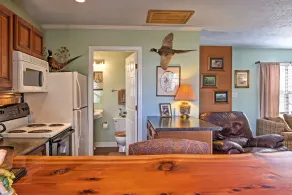 'Paradise Cove' Lakeside Guntersville Cabin w / Patio! - Interior