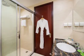Holiday Inn Beijing Airport Zone by IHG - Bathroom