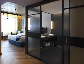 QT Melbourne - Room
