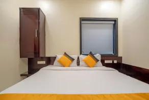 Itsy Hotels M Near Pandit Nehru Bus Stand & Varadhi Junction - Zimmer