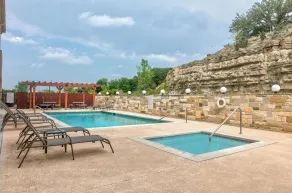 Baymont Inn & Suites by Wyndham Glen Rose - Piscine
