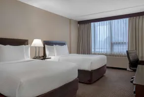 Ramada Plaza by Wyndham Calgary Downtown - Chambre