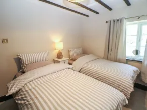 Pine Cottage - Camera