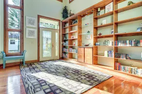 Hot Tub & Private Beach! Lake Erie Family Getaway - Interior