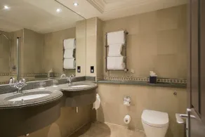 Nutfield Priory Hotel & Spa - Baño