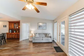 Lake Gem: Private Dock & Large Patio in Lewisville - Innvendig