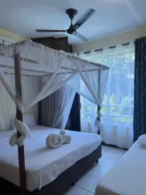 Lido beachfront resort  - Chambre