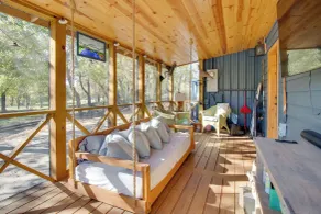 Walk to White River: Cozy Escape w/ Screened Porch - Innenbereich