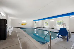 Cobblestone Hotel & Suites - Urbana - Piscine