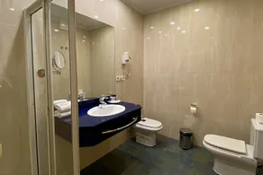 Hotel Armiñe - Badezimmer