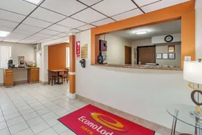 Econo Lodge Hays I-70 - Hall