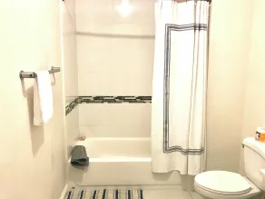 Modern Comfort Suites - Bathroom