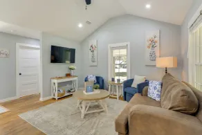10 Mi to Tennessee River: Blue Willow-themed Home - Innvendig