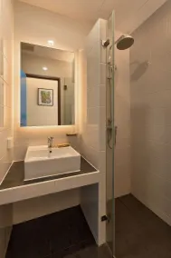Red Door Samsen Hotel, Bangkok - Bathroom