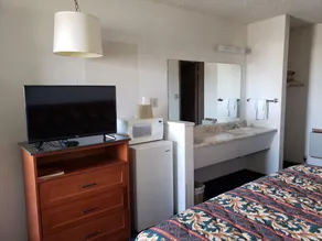 Oasis Inn and Suites - Room