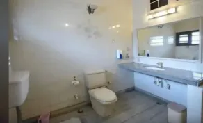Badkhal Lake Resort - Bathroom