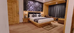Hotel Queen Plaza - Room