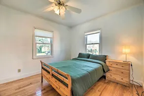Family Home near NY Beach - Private Workspace - Room