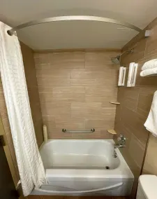 The Glenmore Inn & Convention Centre - Room