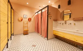 The Yard Hostel - Bathroom
