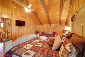 < 1 Mi to Linville Falls: Family Gem w/ Game Room! - Innenbereich