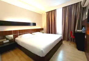 Hotel O Hi Inn - Vue de la chambre