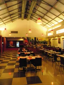 Red Fox by Lemon Tree Hotels, East Delhi - Restaurant