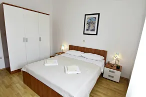Spacious poolside apartment in Tar - Camera