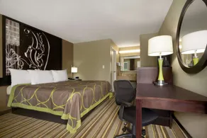 Super 8 by Wyndham Tupelo Airport - Chambre