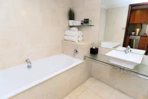 Best Western Plus Goulburn - Bathroom