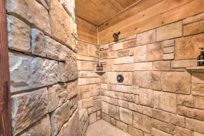 Rural Dallas Gem w/ Hot Tub, Sauna + Fire Pit! - Badeværelse