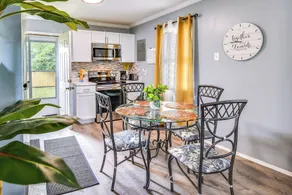Hampton Vacation Rental: Central Location, Patio - Interiör