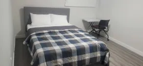 A Cozy home away from home at South East Calgary - Værelse