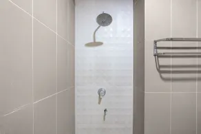 OYO 95189 Aza Guesthouse - Baño