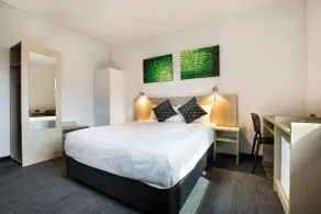 Nightcap at St Albans Hotel - Room