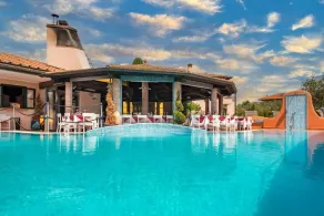 Hotel la Pietra restaurant - Pool