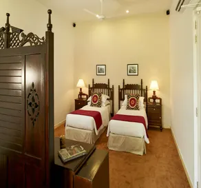 EKHO Lake House - From Colonial Bungalow to Royal Retreat - Chambre