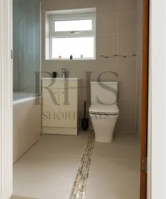 4-bed Home in Maidenhead - Bathroom